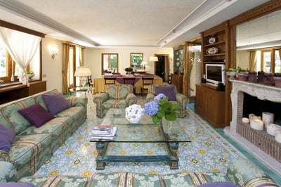 Luxury Villa Photo #4