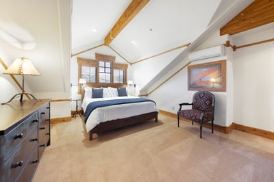 Luxury Villa Photo #24