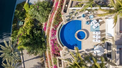 Luxury Villa Photo #4