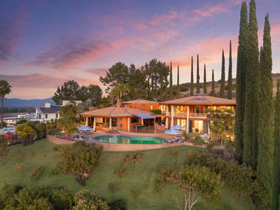 Luxury Villa Photo #4