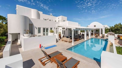 Luxury Villa Photo #3
