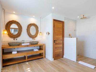 Luxury Villa Photo #28