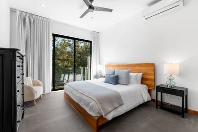 Guest House – Suite 5: King Bed, AC & Closet