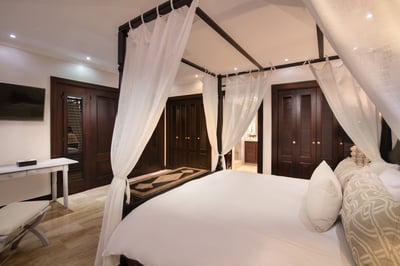 Luxury Villa Photo #17