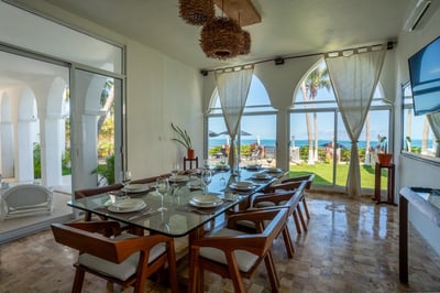 Luxury Villa Photo #29