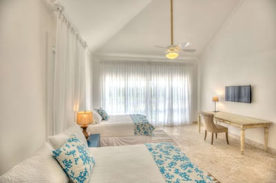 Luxury Villa Photo #25