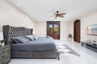 Luxury Villa Photo #35