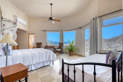 Luxury Villa Photo #56