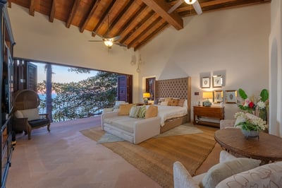 Luxury Villa Photo #27