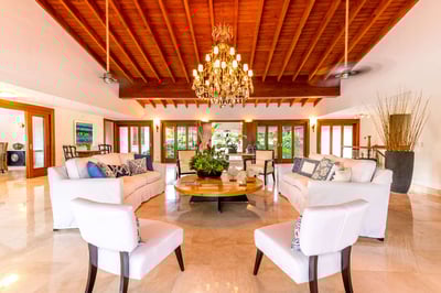 Luxury Villa Photo #11