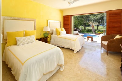 Luxury Villa Photo #23