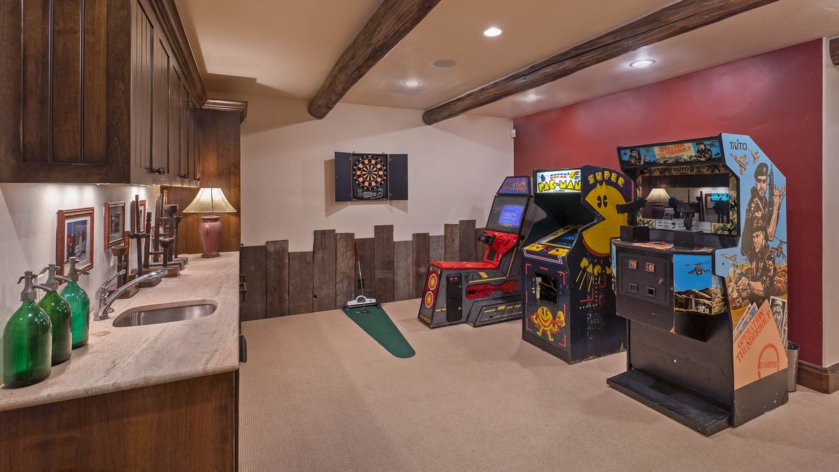 Game room on lower level features vintage arcade games - Image 11