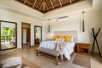 Luxury Villa Photo #25