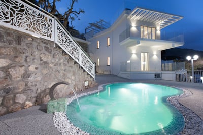 Luxury Villa Photo #3