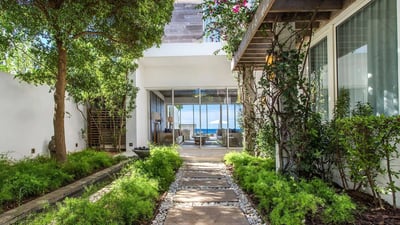 Luxury Villa Photo #2