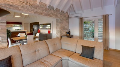 Luxury Villa Photo #30