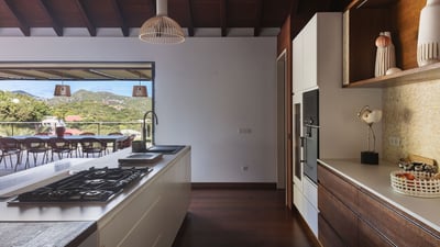 Kitchen & Dining Area