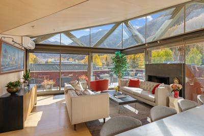 Luxury Villa Photo #3