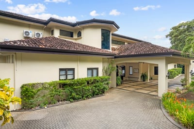 Luxury Villa Photo #17
