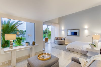 Luxury Villa Photo #15