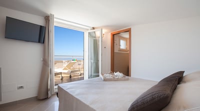 Luxury Villa Photo #22