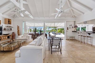 Luxury Villa Photo #17