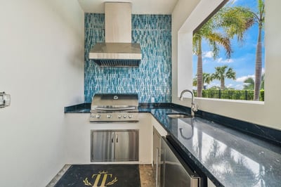 Luxury Villa Photo #10