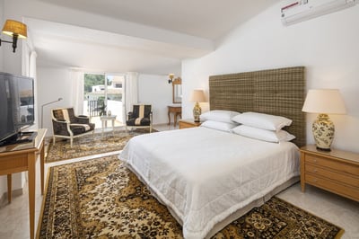 Luxury Villa Photo #17