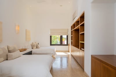Luxury Villa Photo #26