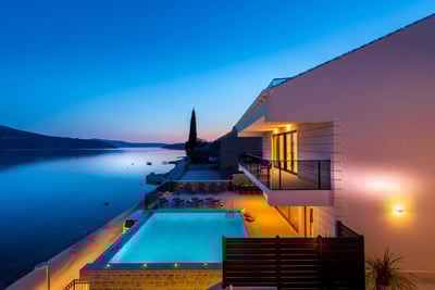 Luxury Villa Photo #6