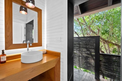 #7. Experience the modern tropical bathroom!
