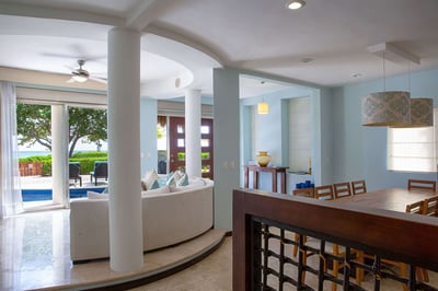 Luxury Villa Photo #8
