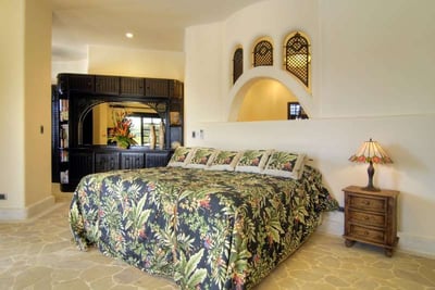 Luxury Villa Photo #15