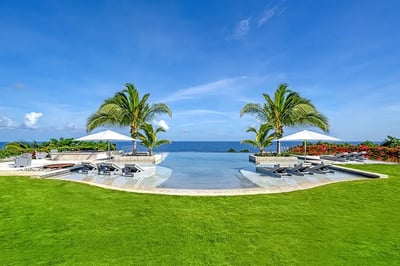 Luxury Villa Photo #3