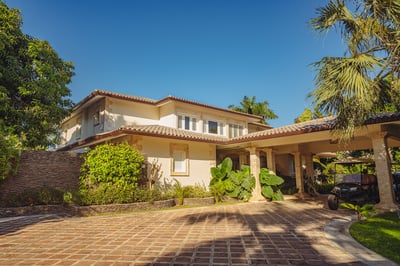 Tortuga D9 - Newly renovated golf villa located just steps from private beach