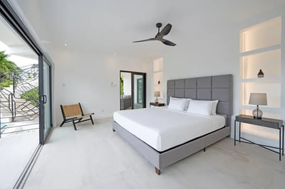 Luxury Villa Photo #16