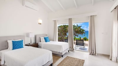 Luxury Villa Photo #37