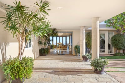 Luxury Villa Photo #8