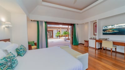 Luxury Villa Photo #35