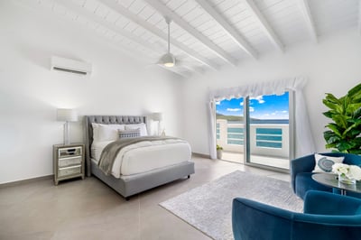 Luxury Villa Photo #23