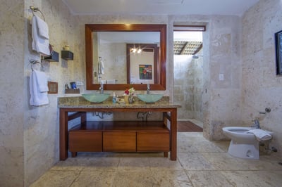 Luxury Villa Photo #23