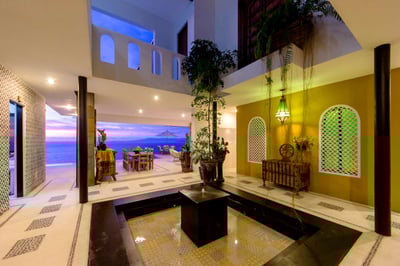Luxury Villa Photo #16