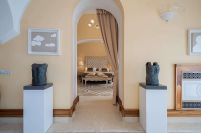 Luxury Villa Photo #40