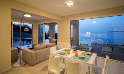 Luxury Villa Photo #9