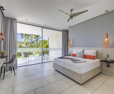 Luxury Villa Photo #30