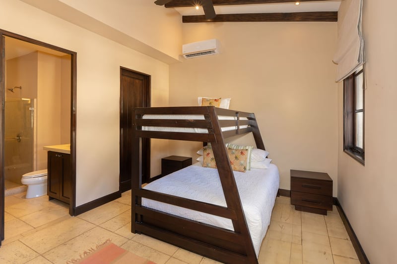 38 Avenida la Antigua