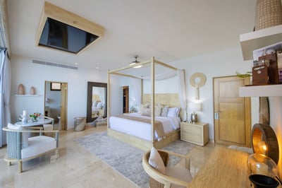 Luxury Villa Photo #42