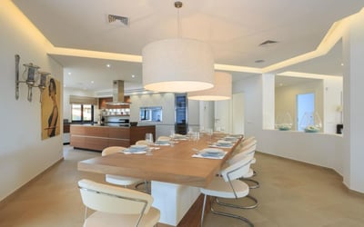 Luxury Villa Photo #18