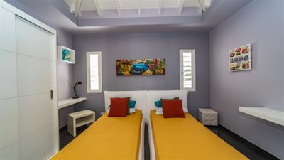Bedroom 3: King size bed (or Twin beds), air conditioning, HD-TV, Apple TV, safe. Ensuite bathroom (