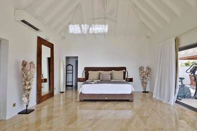 Luxury Villa Photo #25